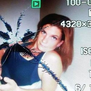 Meet your Posher, Loni